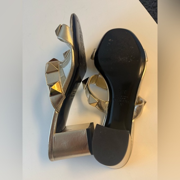 NWOT Valentino Garavani Women's Roman Studs Slip On Slide Mid Heel - Picture 5 of 5